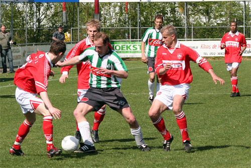 Harkemase Boys - Sc. Genemuiden (&copy; Helmich Lubberts)